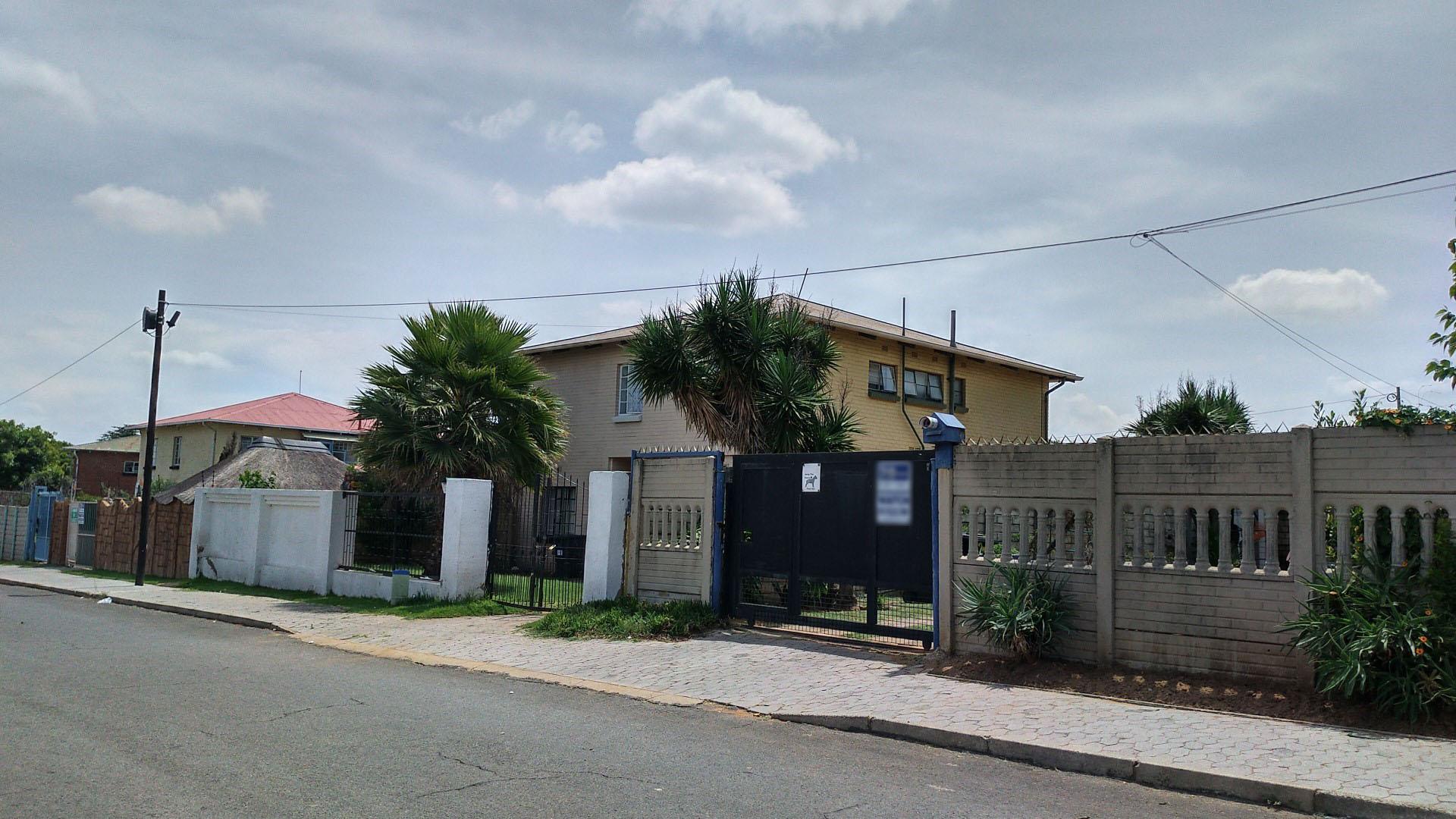 Front View of property in Crown Gardens