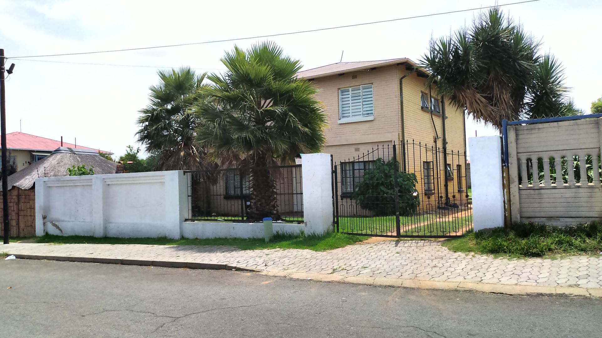 Front View of property in Crown Gardens
