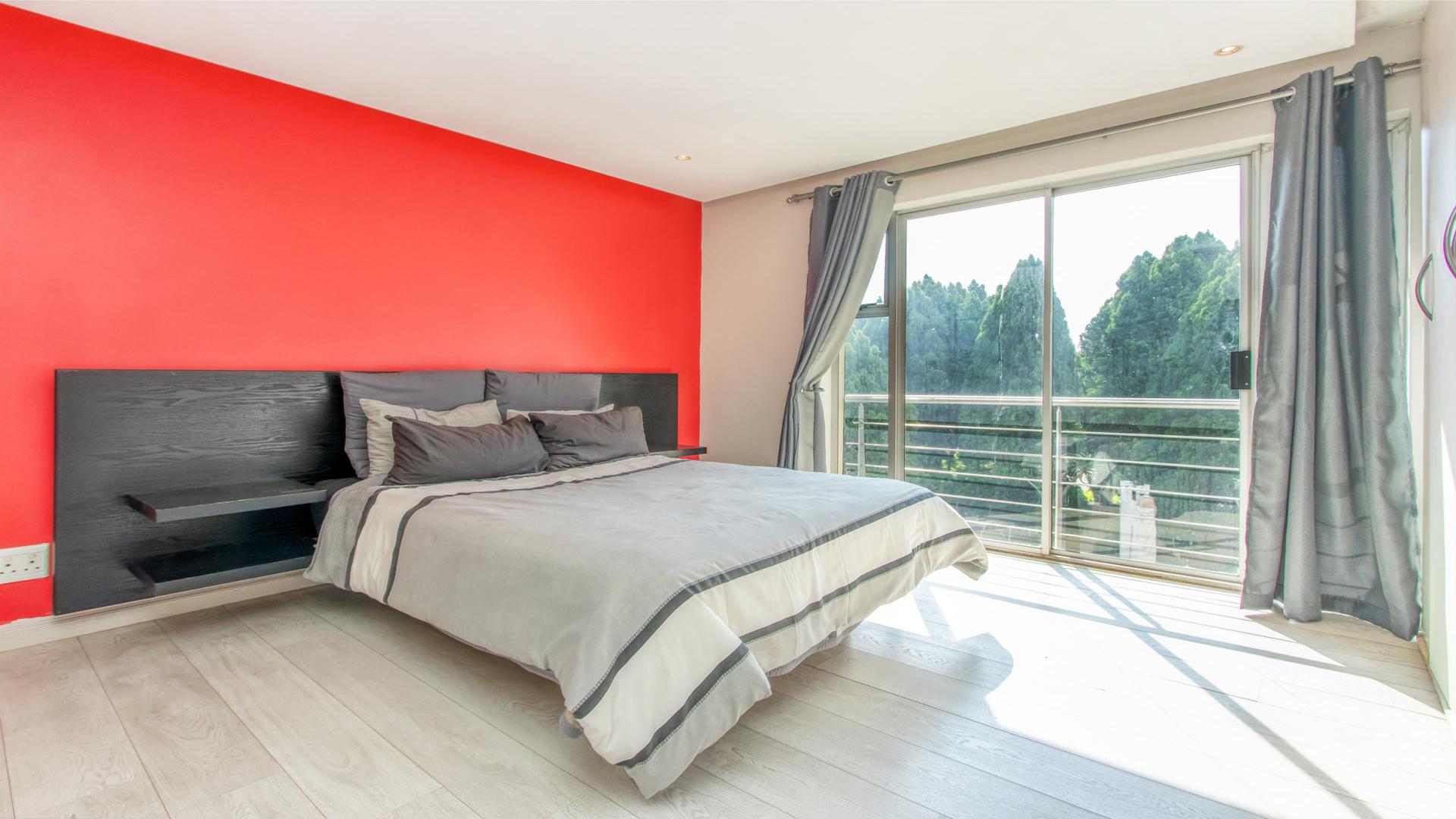 Bed Room 1 - 20 square meters of property in Fourways