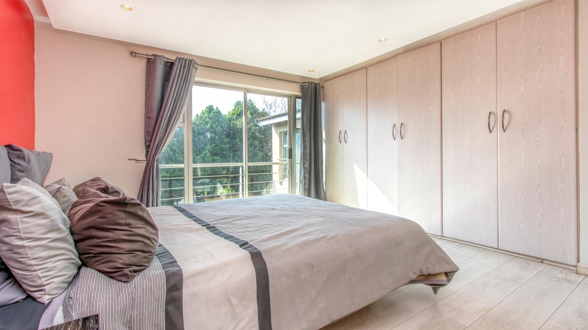 Bed Room 1 - 20 square meters of property in Fourways