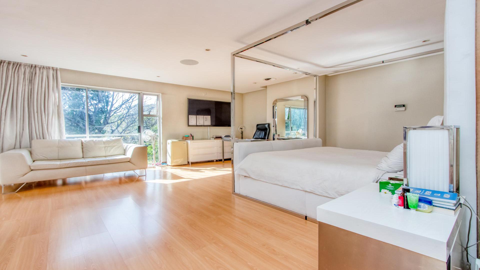 Bed Room 2 - 28 square meters of property in Fourways