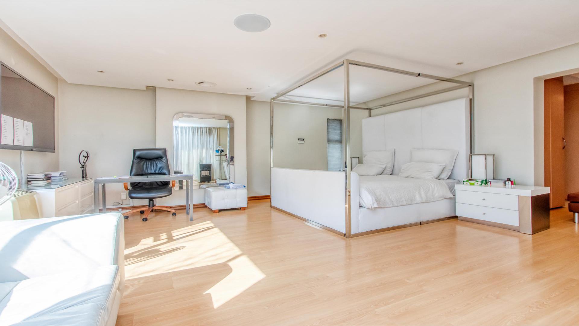 Bed Room 2 - 28 square meters of property in Fourways
