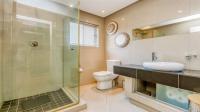 Bathroom 1 - 18 square meters of property in Fourways