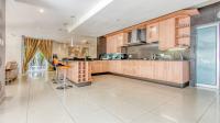 Kitchen - 18 square meters of property in Fourways