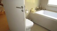 Bathroom 2 - 8 square meters of property in Fourways