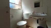 Bathroom 1 - 4 square meters of property in Bloubosrand