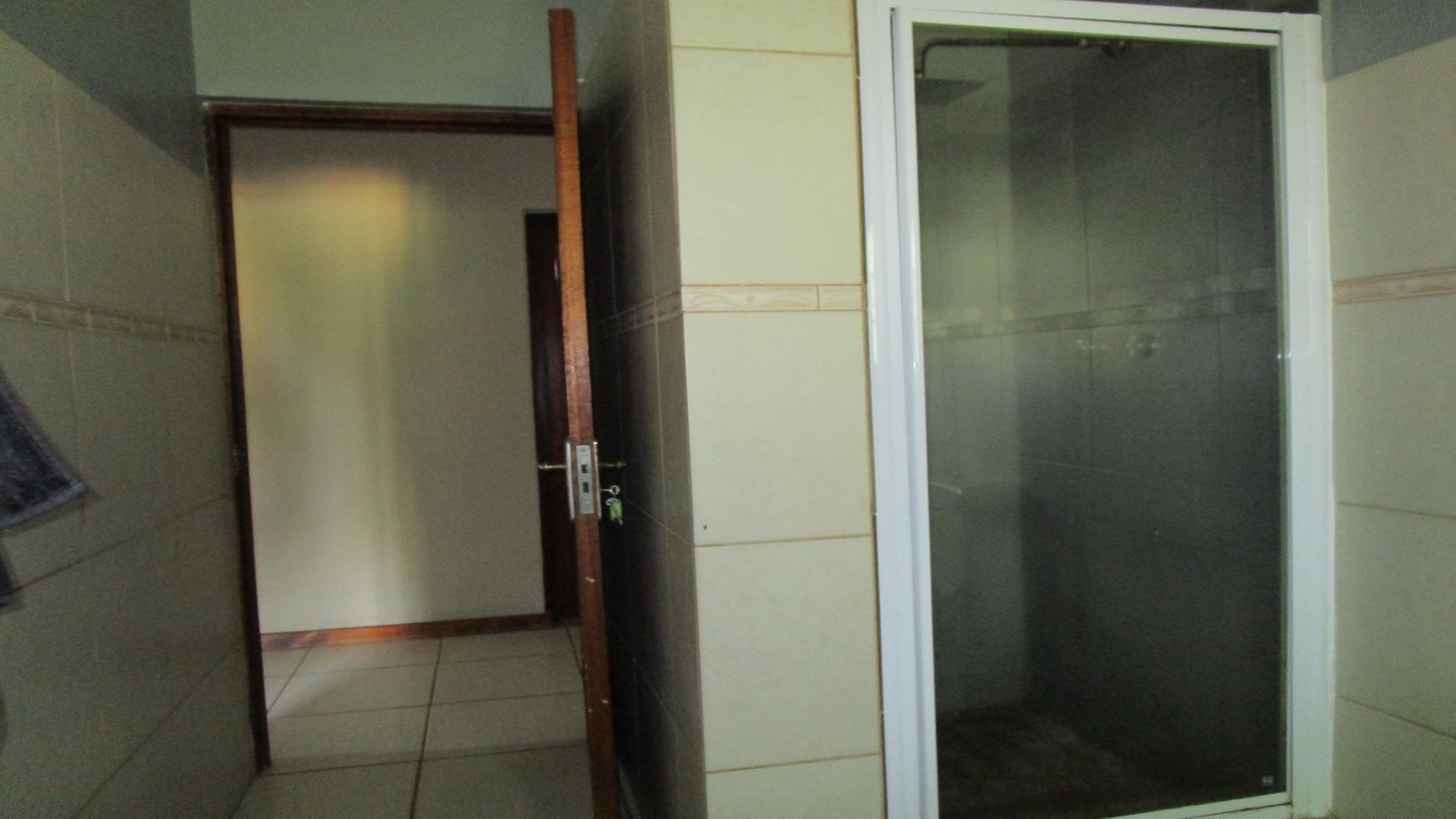 Bathroom 1 - 8 square meters of property in Magaliesmoot AH