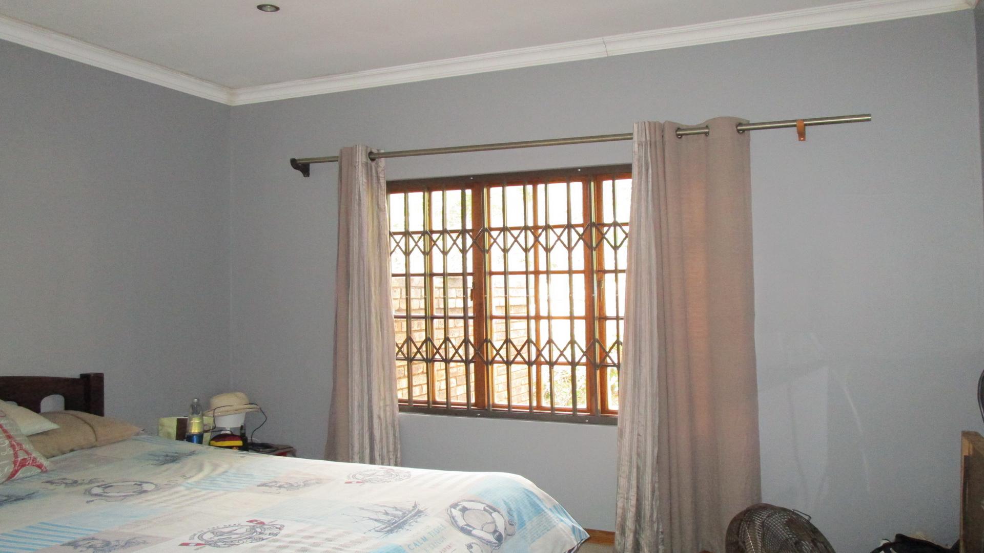 Bed Room 3 - 15 square meters of property in Magaliesmoot AH