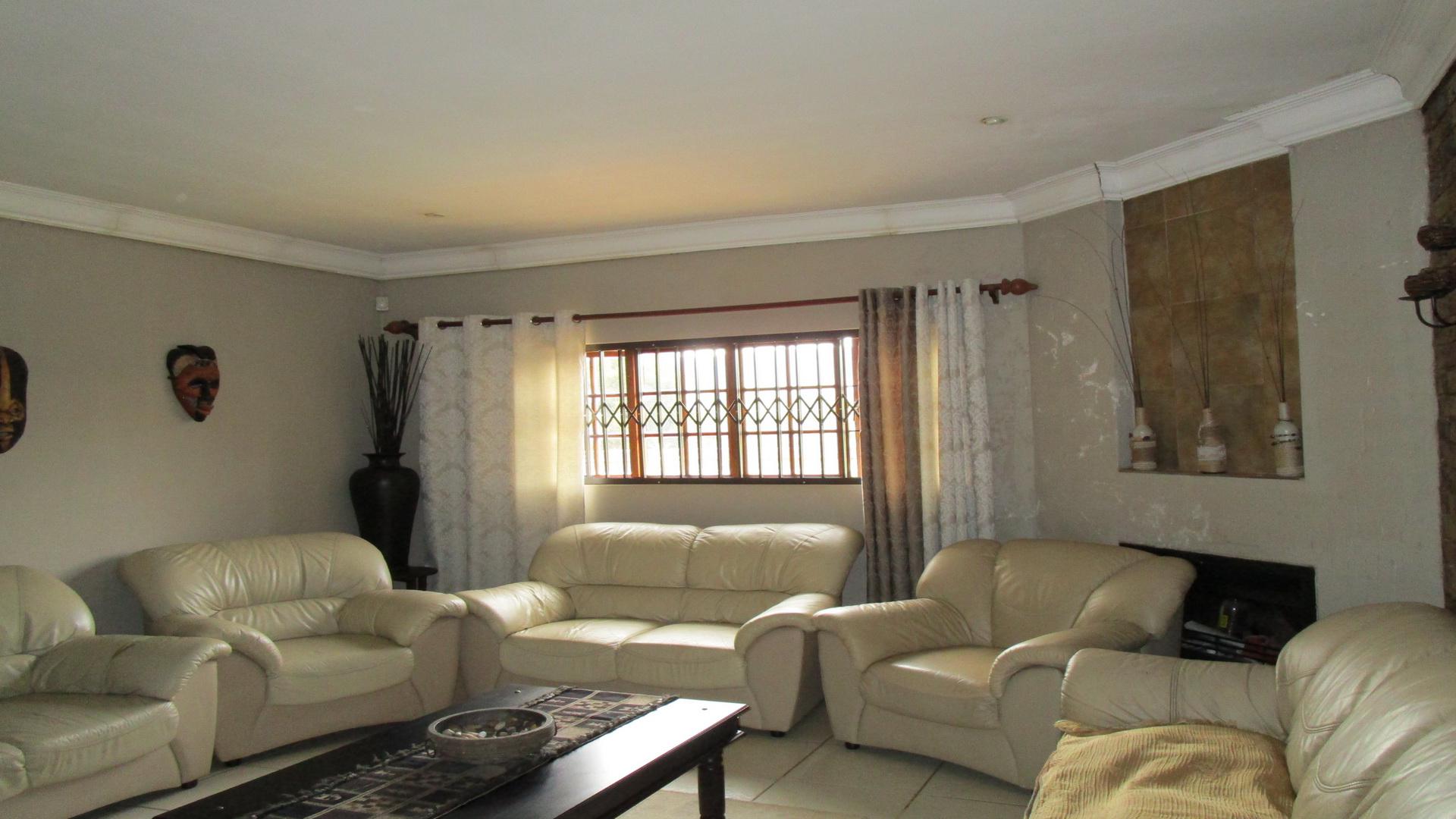 TV Room - 25 square meters of property in Magaliesmoot AH