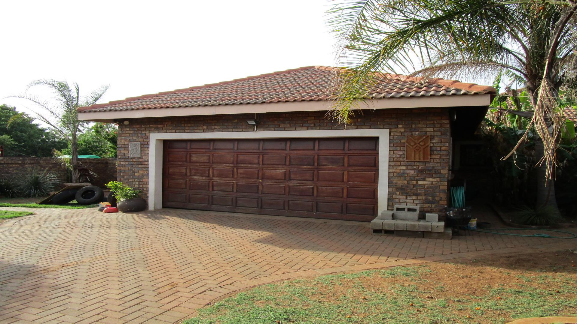 Front View of property in Magaliesmoot AH