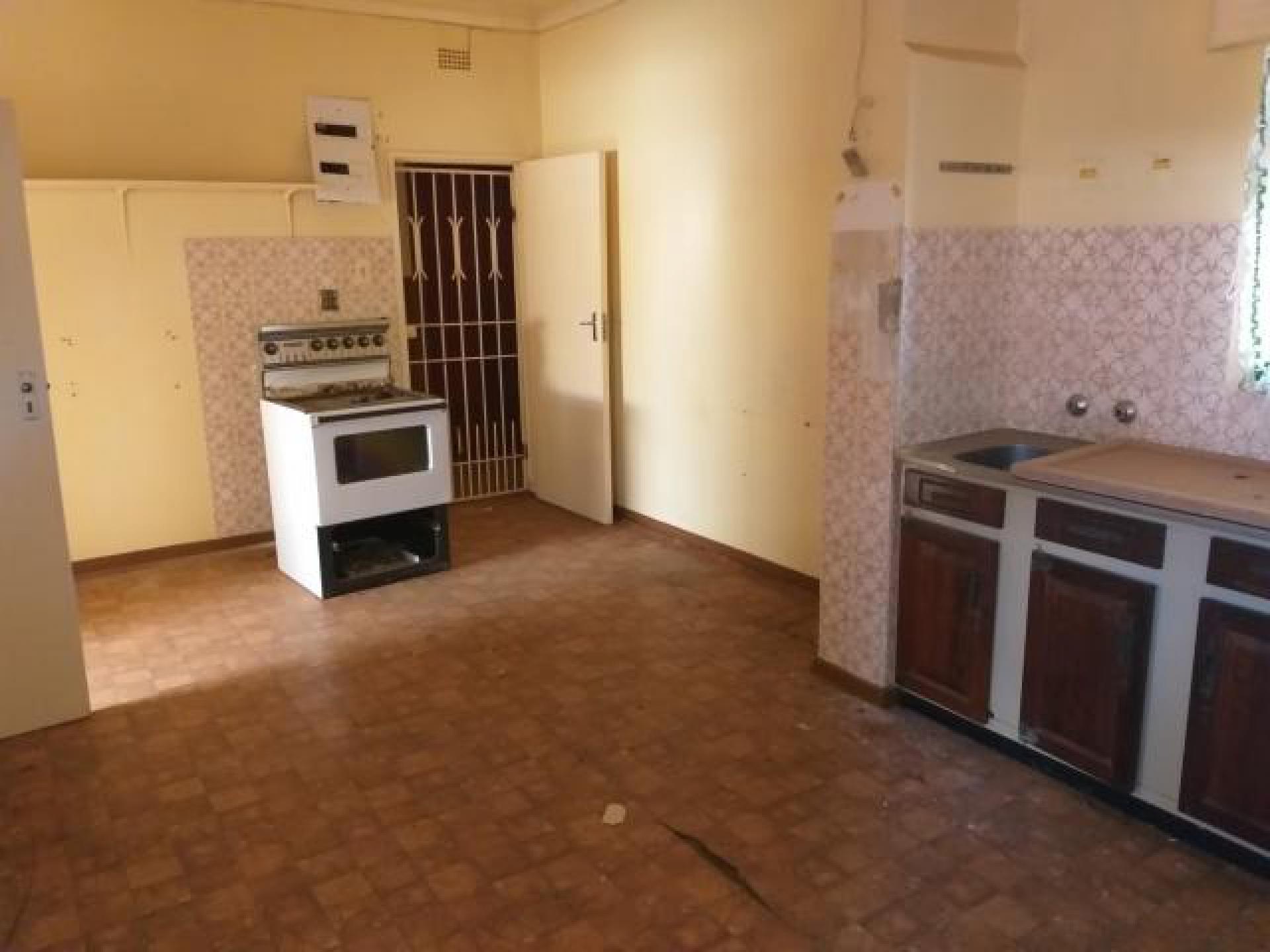 Kitchen of property in Dominion Reefs