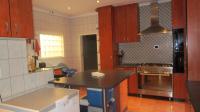 Kitchen - 23 square meters of property in Brackenhurst