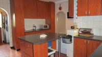 Kitchen - 23 square meters of property in Brackenhurst