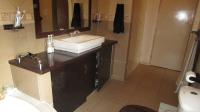 Main Bathroom - 9 square meters of property in Brackenhurst