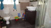 Bathroom 1 - 6 square meters of property in Brackenhurst