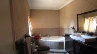 Main Bathroom - 9 square meters of property in Brackenhurst