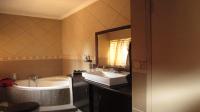 Main Bathroom - 9 square meters of property in Brackenhurst