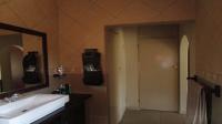 Main Bathroom - 9 square meters of property in Brackenhurst