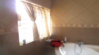 Main Bathroom - 9 square meters of property in Brackenhurst