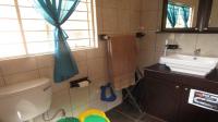 Bathroom 1 - 6 square meters of property in Brackenhurst