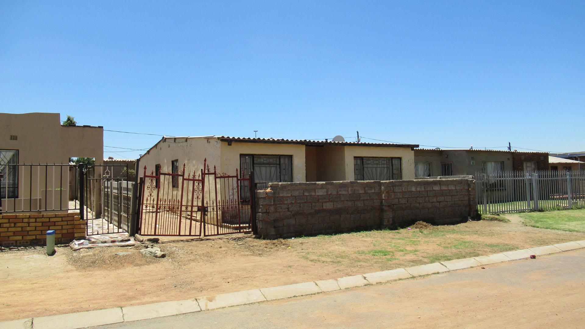 Front View of property in Duduza