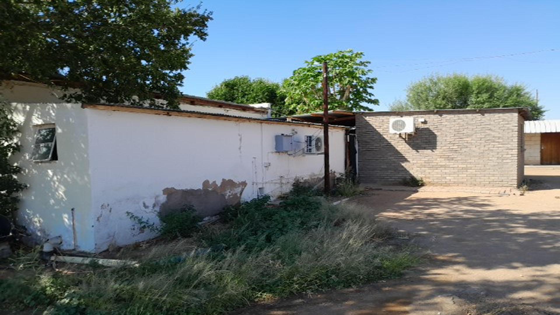 Backyard of property in Kakamas