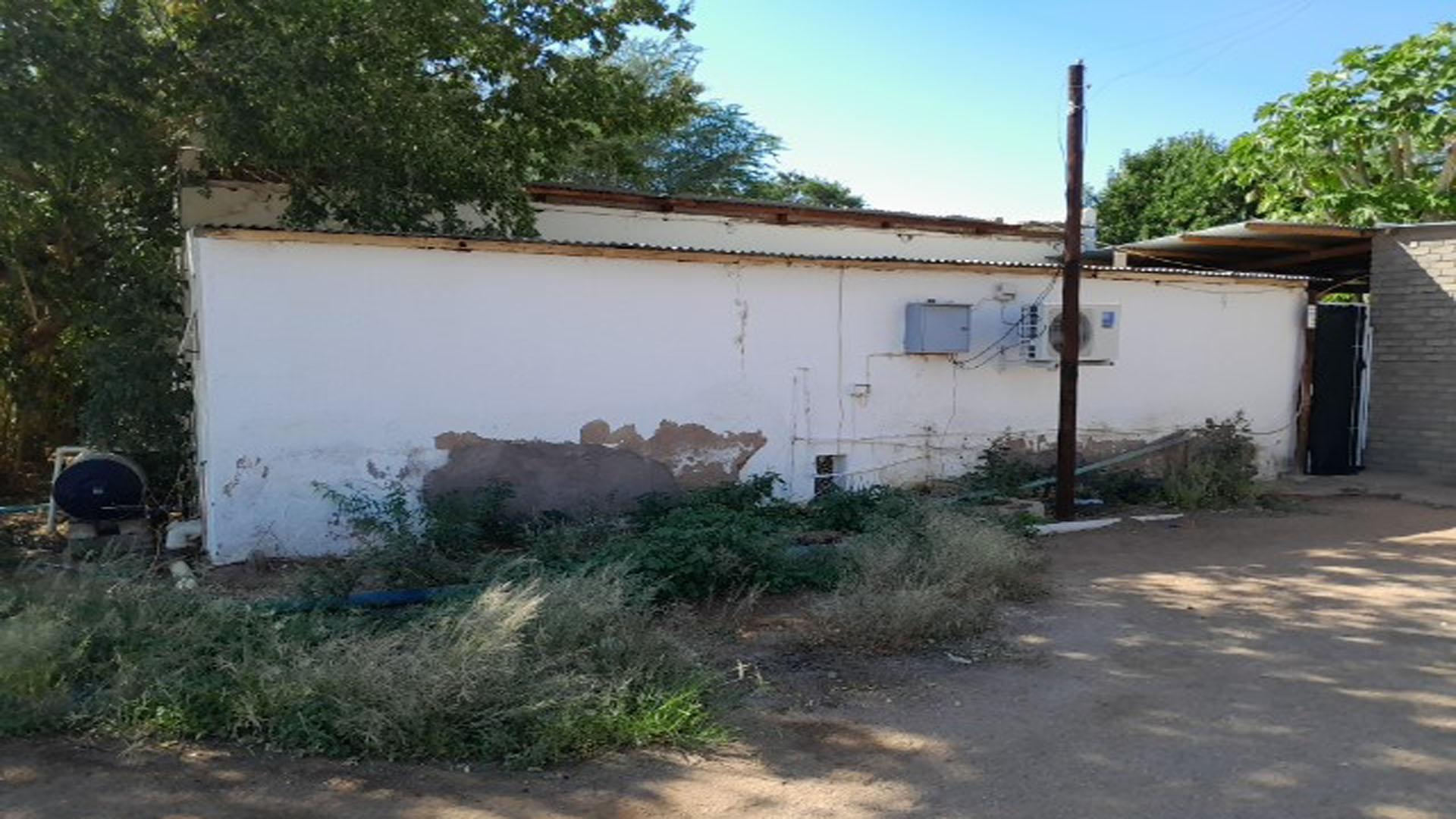 Backyard of property in Kakamas