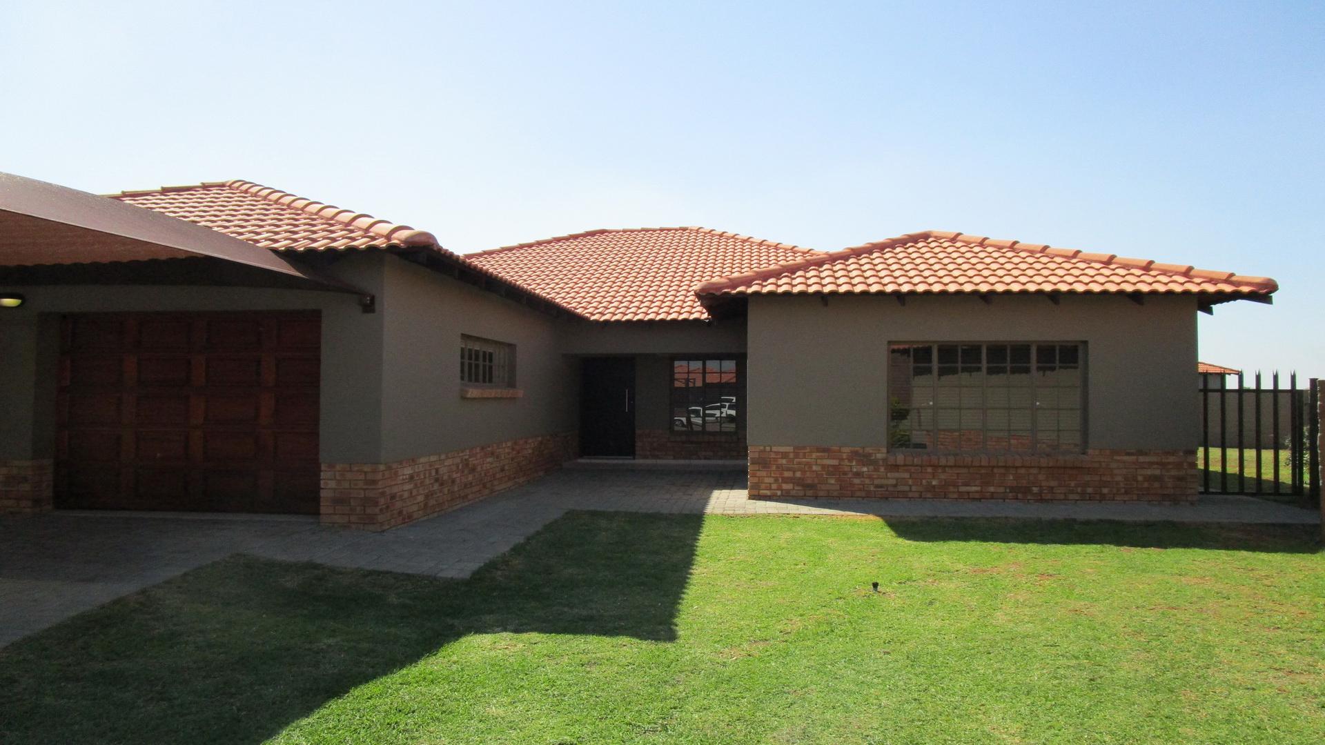 Front View of property in Waterkloof (Rustenburg)