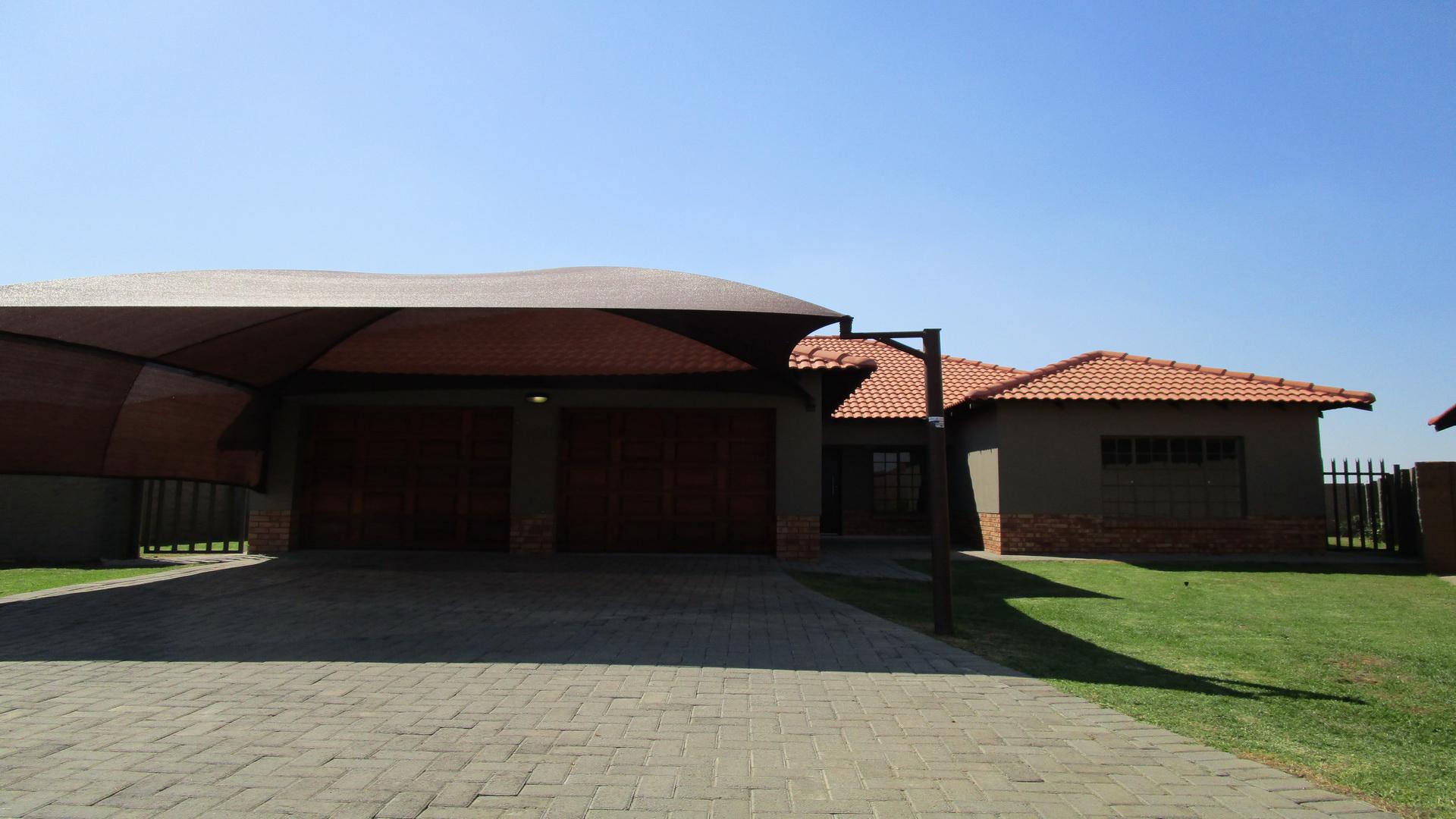 Front View of property in Waterkloof (Rustenburg)