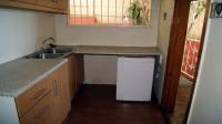 Kitchen - 8 square meters of property in Essenwood