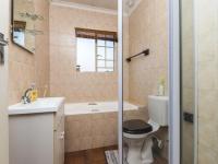 Bathroom 1 - 5 square meters of property in Sonneglans