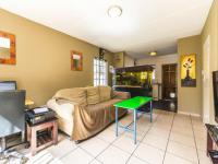 Lounges - 19 square meters of property in Sonneglans