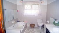 Main Bathroom of property in Umtentweni