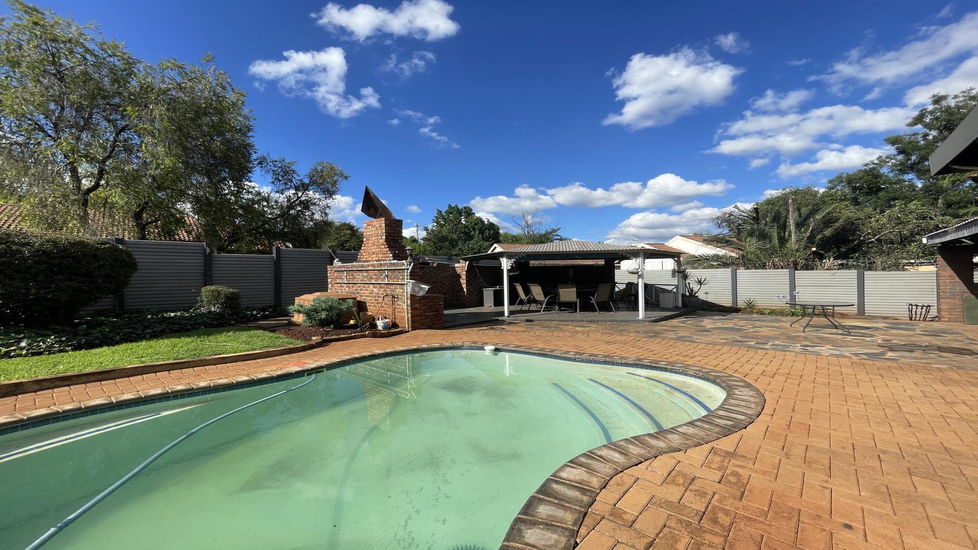 Swimming Pool of property in Lyttelton Manor