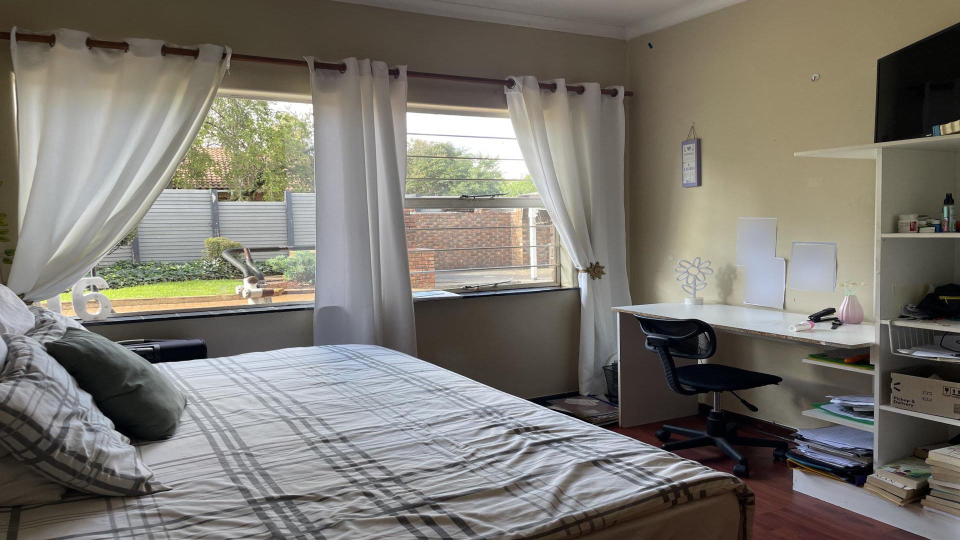 Bed Room 2 of property in Lyttelton Manor