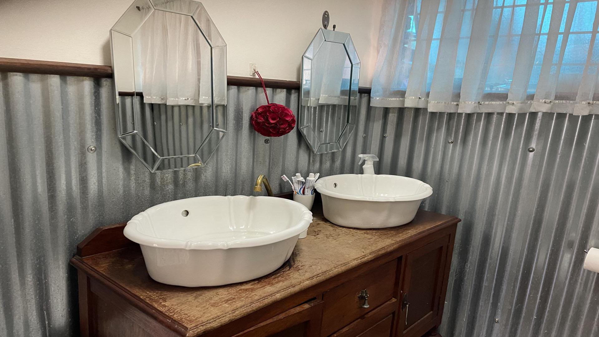 Main Bathroom of property in Lyttelton Manor