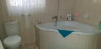 Bathroom 1 - 16 square meters of property in Casseldale