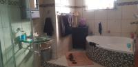 Bathroom 1 - 16 square meters of property in Casseldale