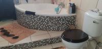 Bathroom 1 - 16 square meters of property in Casseldale