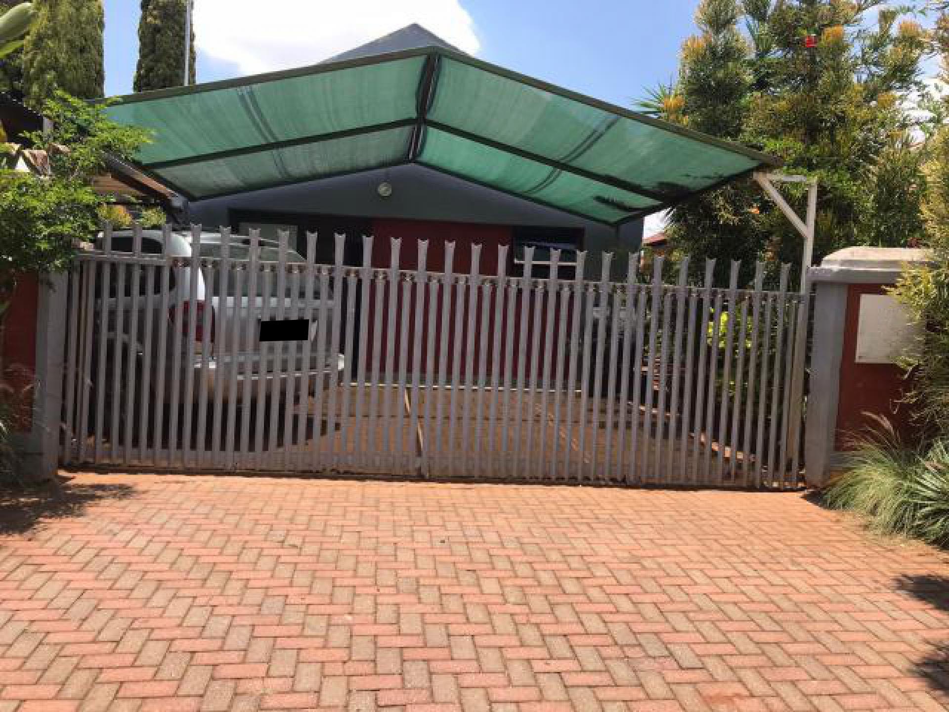 Front View of property in Flora Park 