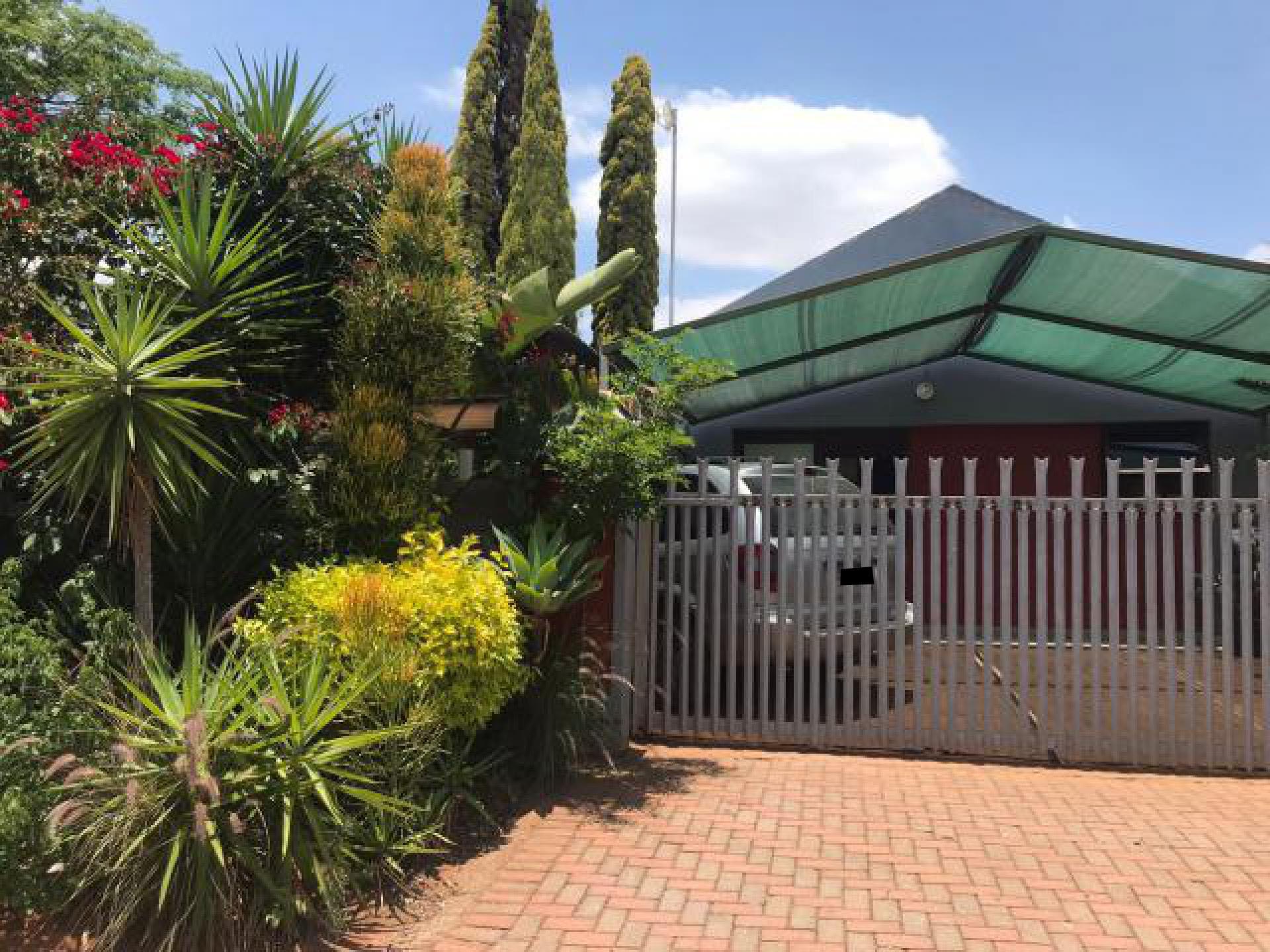 Front View of property in Flora Park 