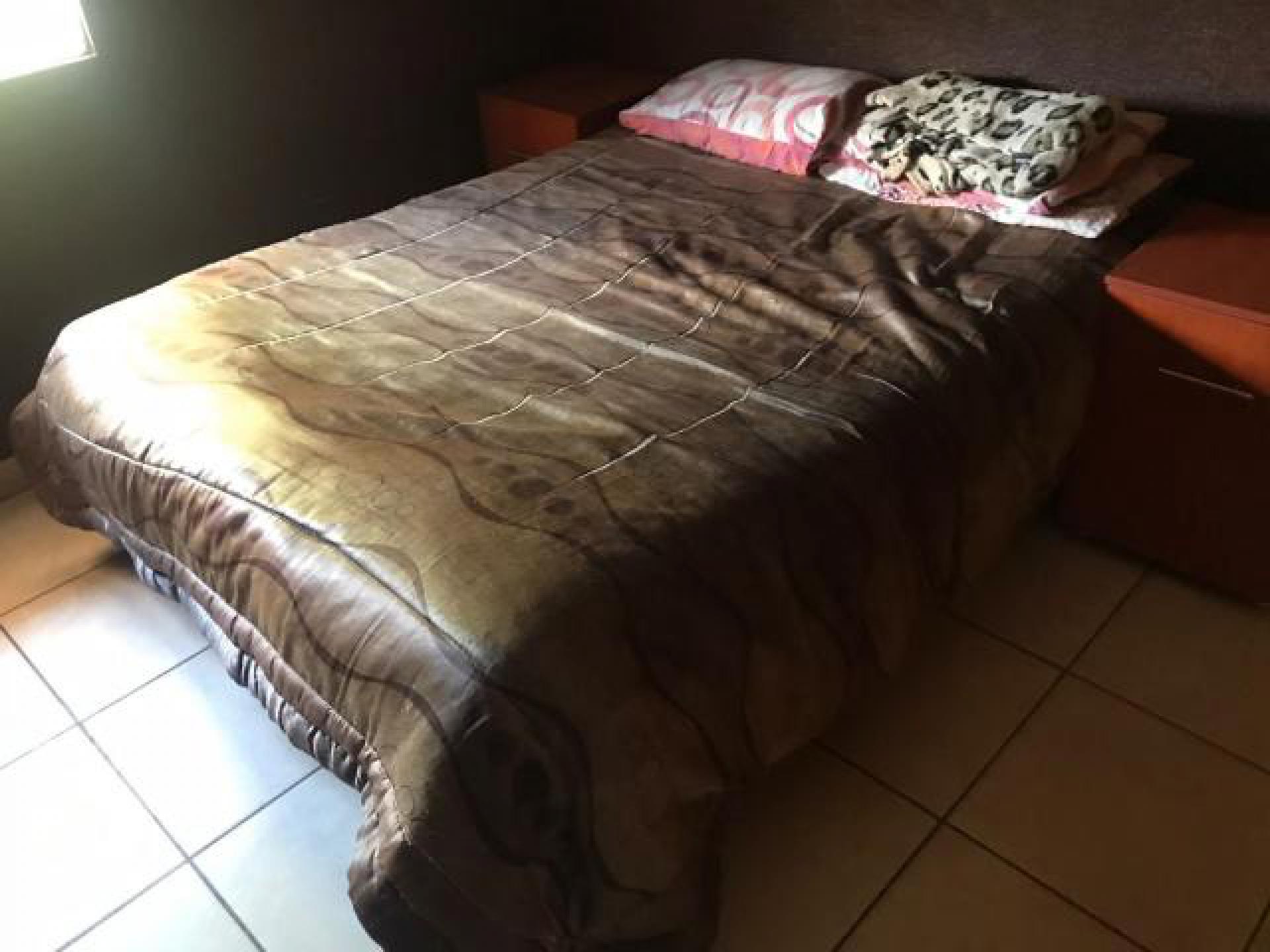 Bed Room 1 of property in Flora Park 