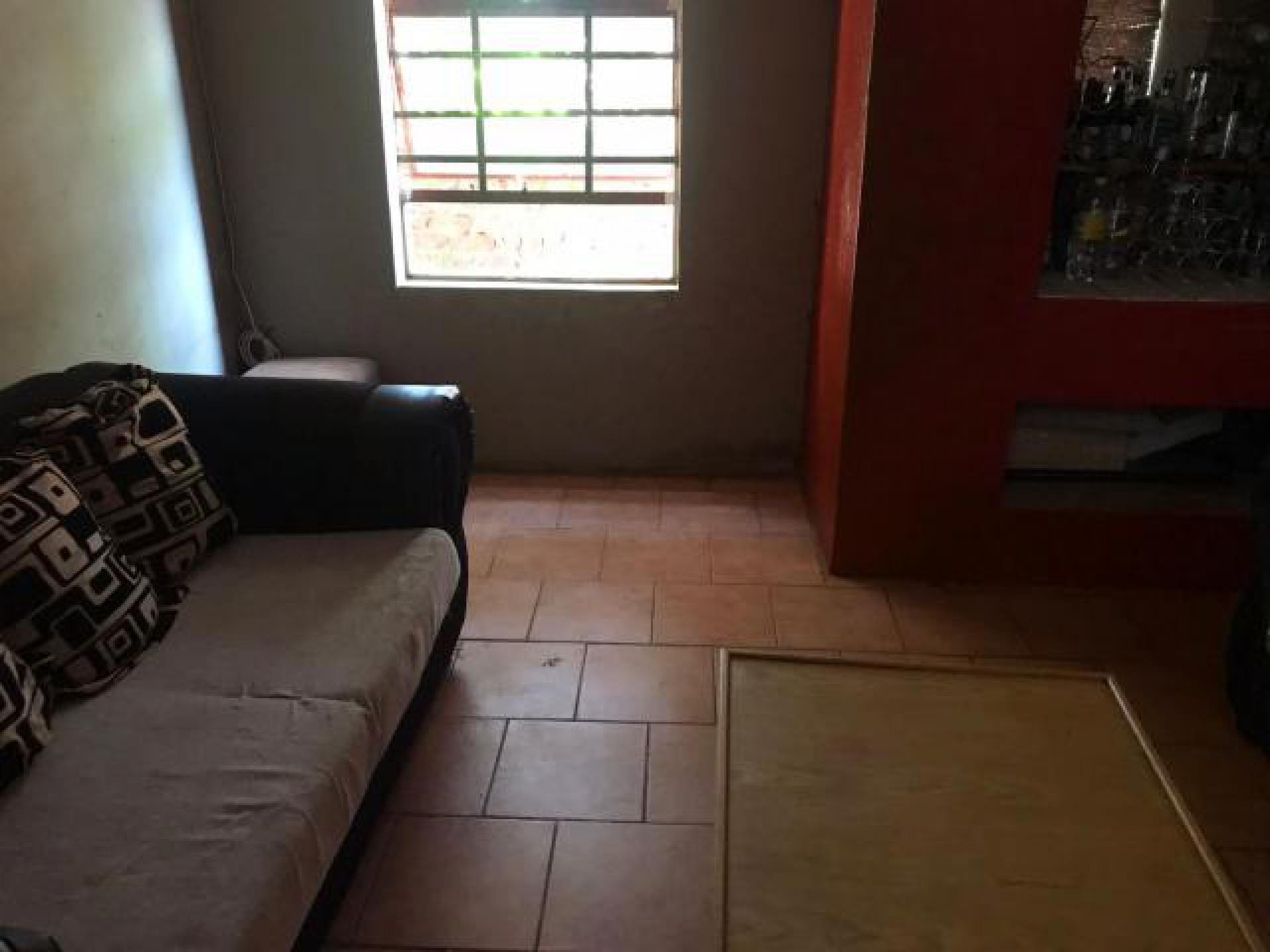 Lounges of property in Flora Park 
