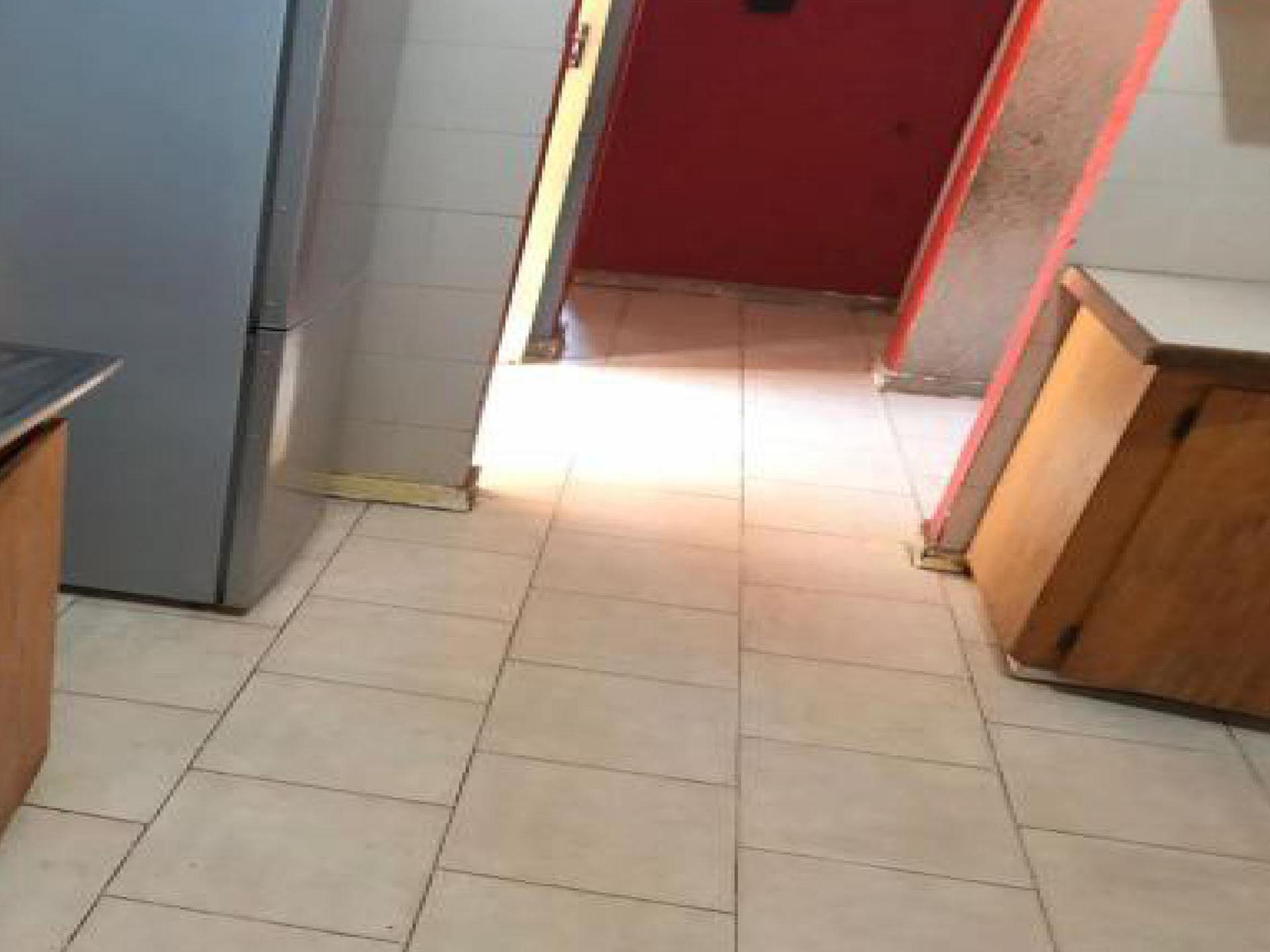 Kitchen of property in Flora Park 