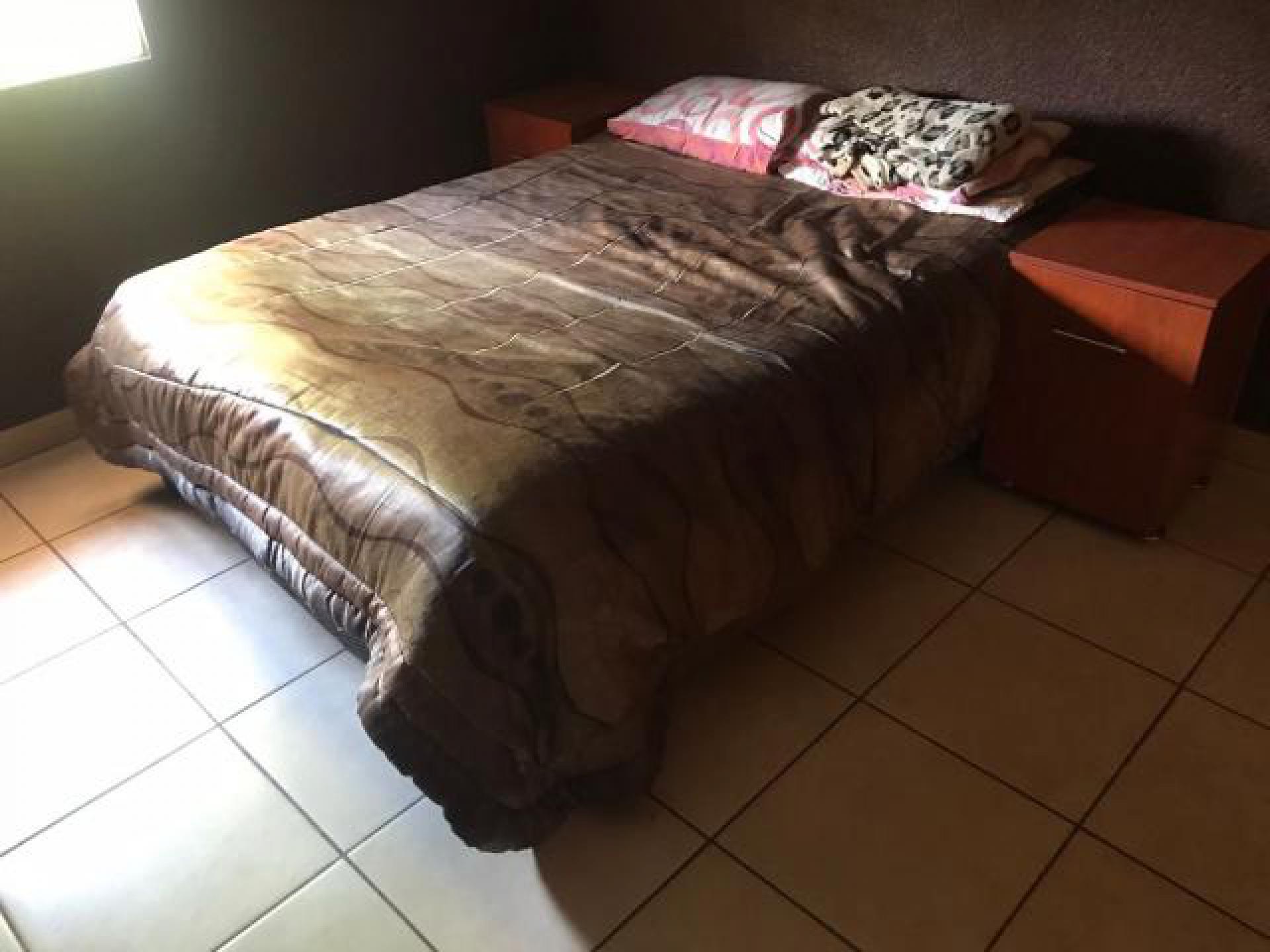 Bed Room 1 of property in Flora Park 