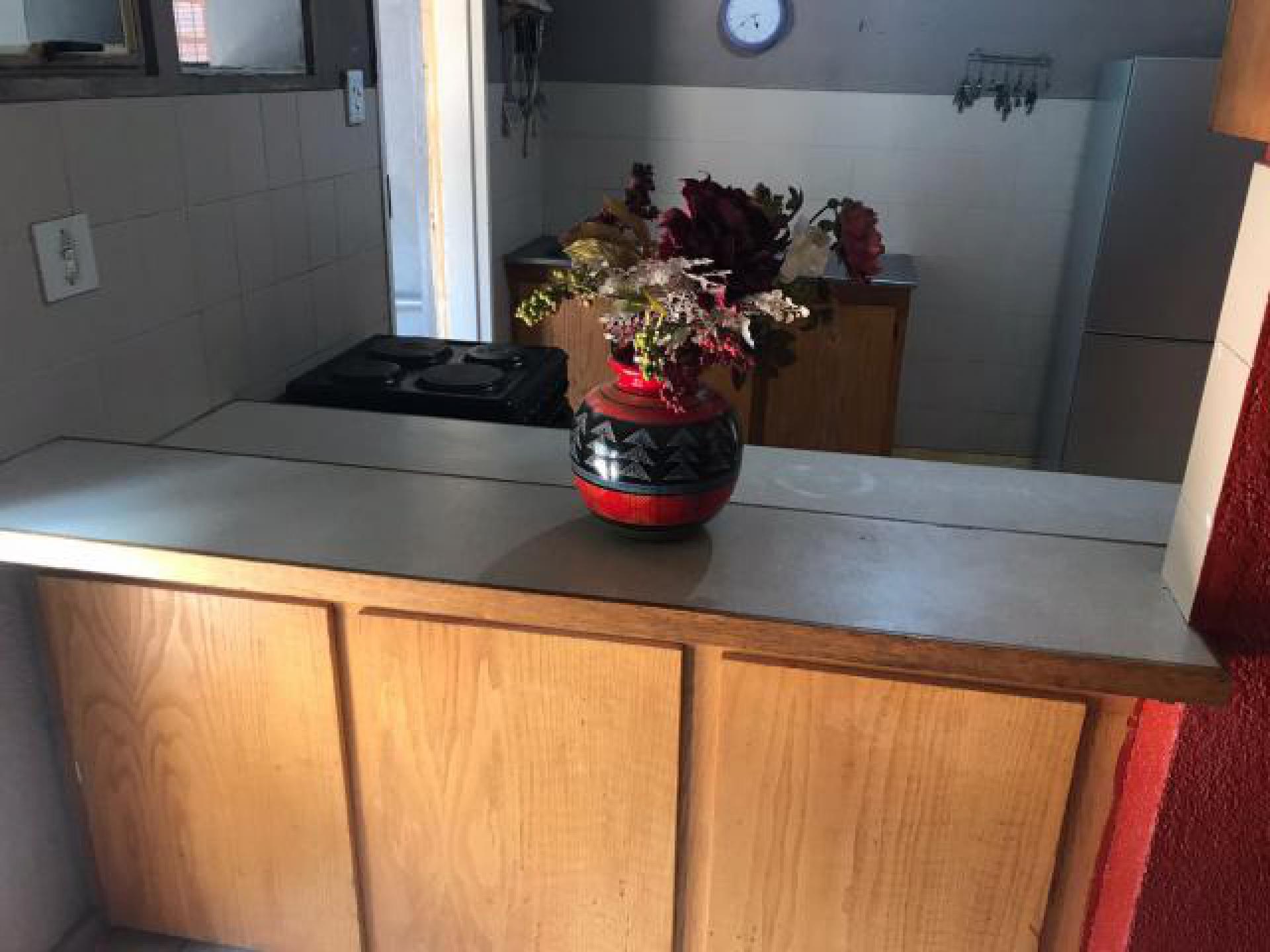 Kitchen of property in Flora Park 
