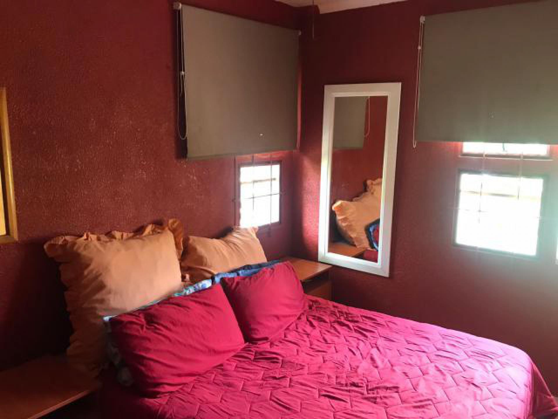 Main Bedroom of property in Flora Park 