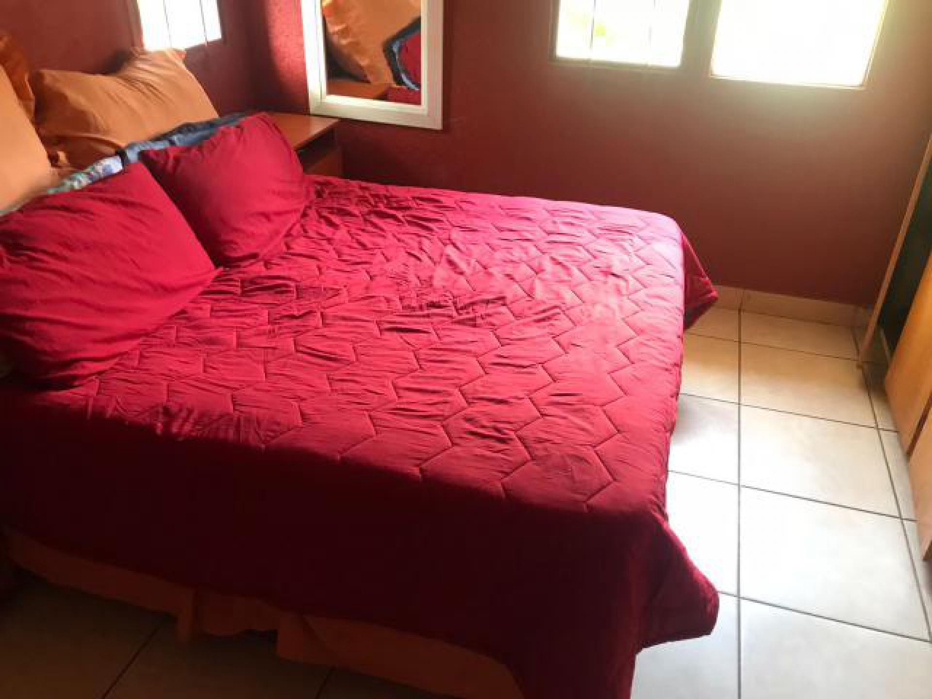 Main Bedroom of property in Flora Park 
