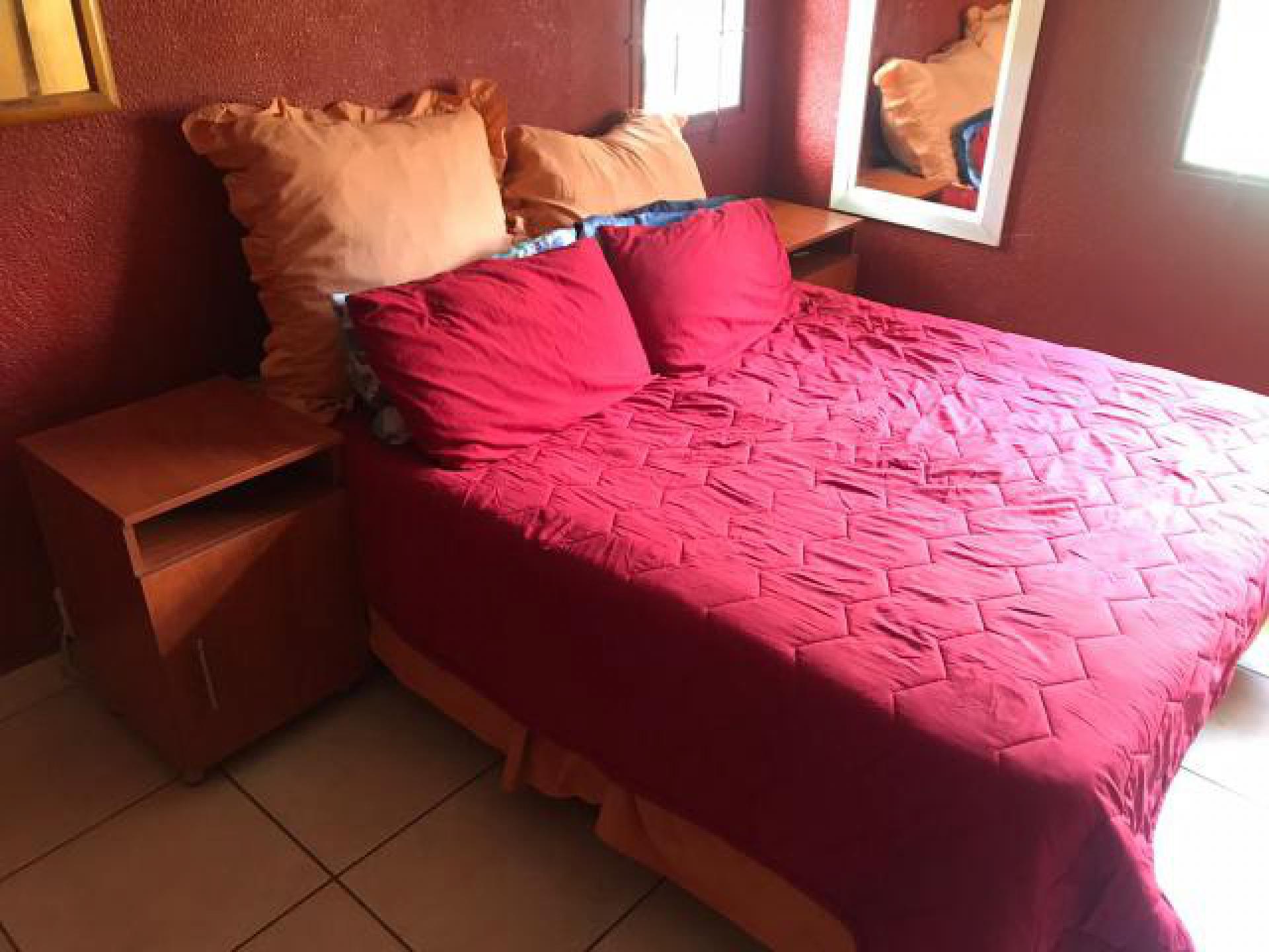Main Bedroom of property in Flora Park 