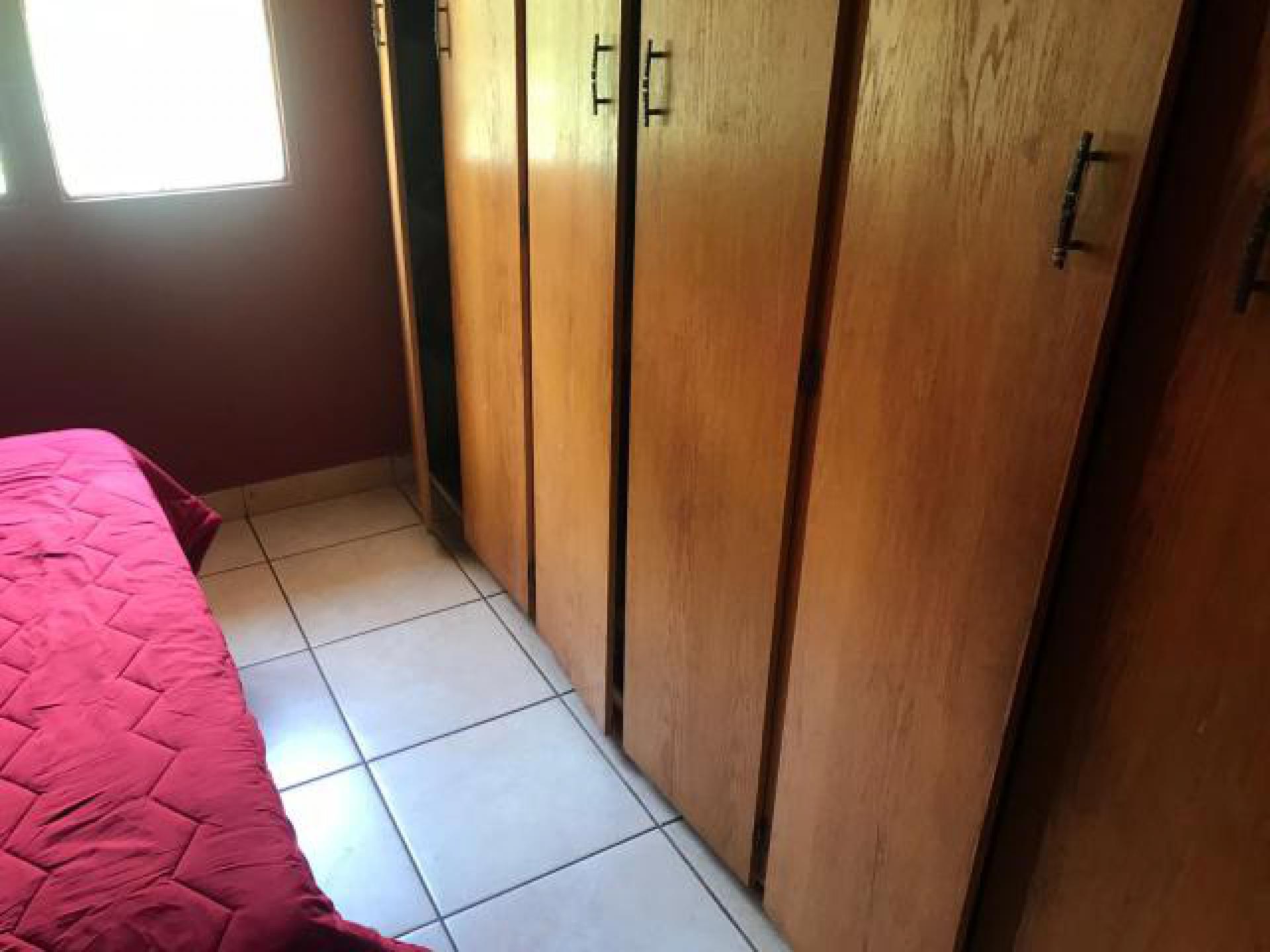 Main Bedroom of property in Flora Park 